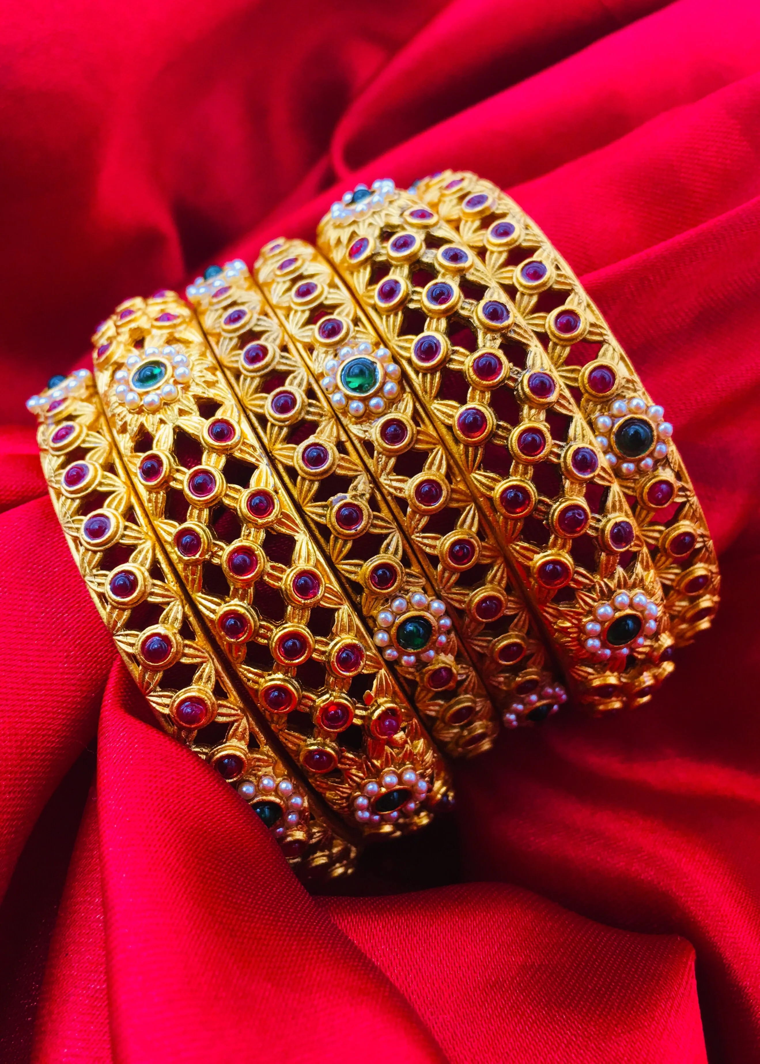 ATTRACTIVE MATTE GOLD BANGLES